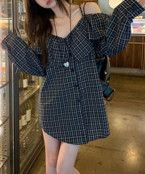 SallyLunn（サリーラン）の「フリルネック オフショルダーチェックブラウス（シャツ/ブラウス・レディース・ブラック・X-LARGE/LARGE）」の7枚目の写真