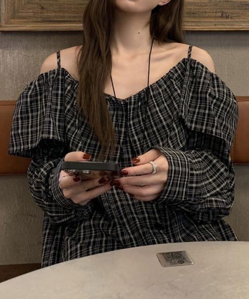 SallyLunn（サリーラン）の「フリルネック オフショルダーチェックブラウス（シャツ/ブラウス・レディース・ブラック・X-LARGE/LARGE）」の11枚目の写真