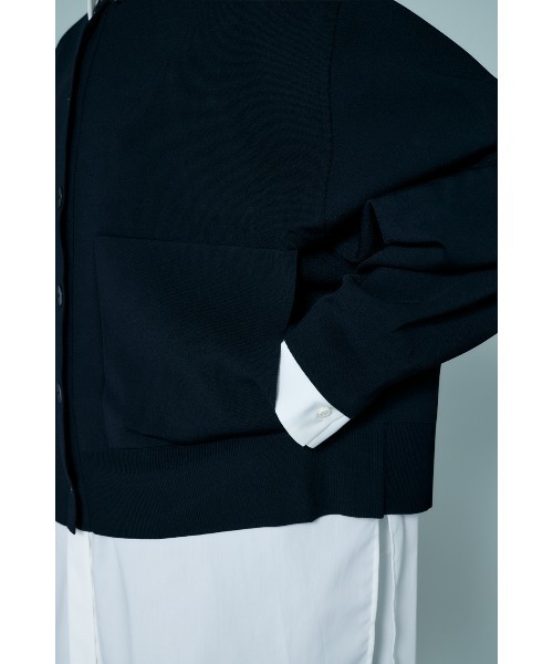 ENFOLD(エンフォルド)の「WIDE-ARM BOX-CARDIGAN(カーディガン/ボレロ・レディース・ダークネイビー/ライトパープル/ライトグレー・38)」の10枚目の写真