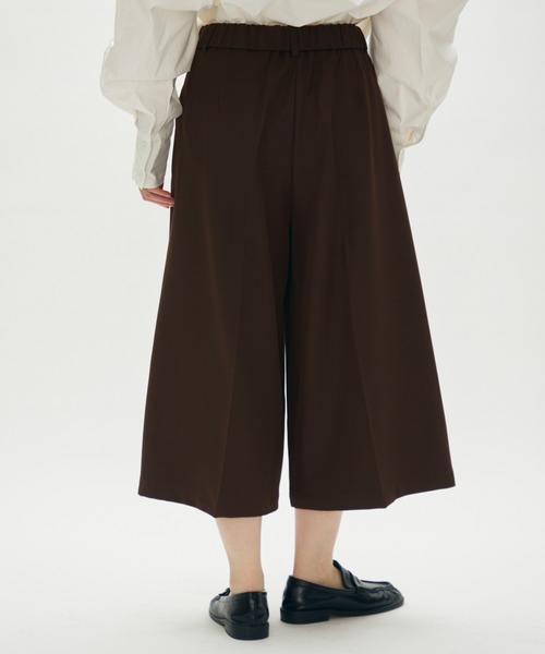 full/fill.(フルフィル)の「tuck long bermuda pants / タックロングバミューダパンツ(その他パンツ・レディース・ブラウン/ブラック・FREE)」の4枚目の写真