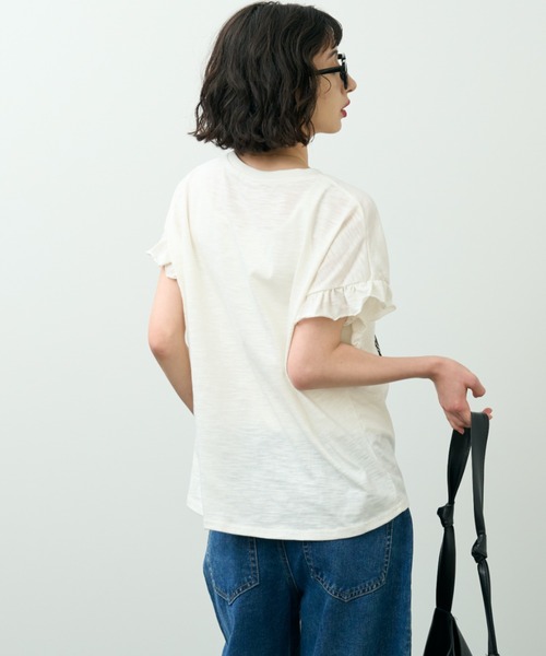 A.D.C.L.(エーディーシーエル)の「袖フリル ロックプリントTシャツ(Tシャツ/カットソー・レディース・オフホワイト/チャコールグレー・M/L)」の3枚目の写真