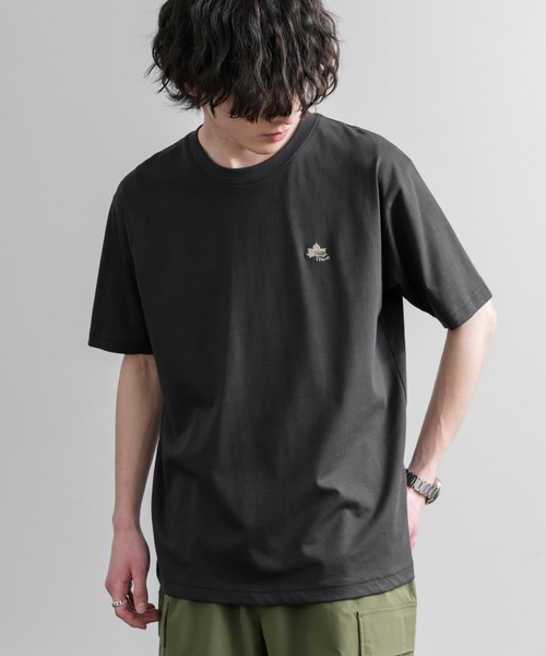 LOGOS(ロゴス)の「LOGOS ロゴス 吸汗速乾 スパイラルヤーンワンポイントロゴ刺繍半袖Tシャツ(Tシャツ/カットソー・メンズ・サンドベージュ/オフホワイト/カーキ/オレンジ/ネイビー/ワイン/スミクロ・M/LL/L)」の3枚目の写真