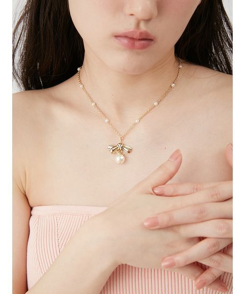 LILY BROWN(リリーブラウン)の「マリンリボンパールネックレス(ネックレス・レディース・ゴールド/シルバー・F)」の1枚目の写真