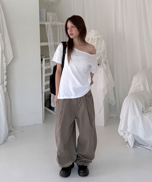 4INT.(フォイント)の「ピンタック コットン バルーン ワイド パンツ(その他パンツ・レディース・グレー/カーキ/ベージュ/チャコール・S/M/L)」の5枚目の写真