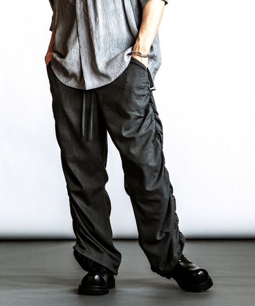 NO ID.(ノーアイディ)の「【NO ID.】Side Gather Easy Trousers / サイドギャザー イージー トラウザーズ(その他パンツ・メンズ・ブラック/ダークグレー/グレー・1/2)」の6枚目の写真