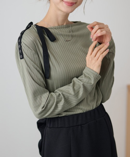 DAYRA(デイラ)の「配色 ハトメ 肩リボン リブ トップス(Tシャツ/カットソー・レディース・チャコールグレー/ブラック/グリーン・FREE/S)」の3枚目の写真