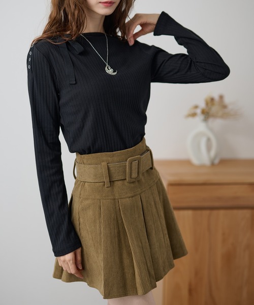 DAYRA(デイラ)の「配色 ハトメ 肩リボン リブ トップス(Tシャツ/カットソー・レディース・チャコールグレー/ブラック/グリーン・FREE/S)」の1枚目の写真