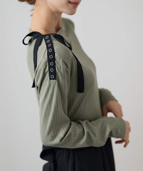 DAYRA(デイラ)の「配色 ハトメ 肩リボン リブ トップス(Tシャツ/カットソー・レディース・チャコールグレー/ブラック/グリーン・FREE/S)」の18枚目の写真
