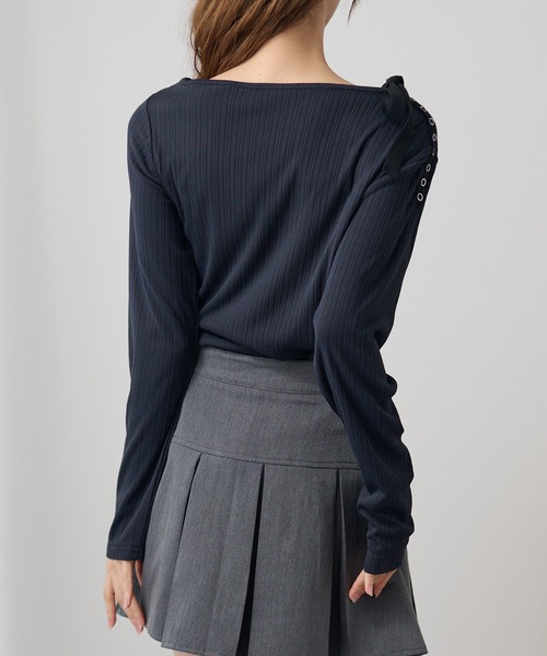 DAYRA(デイラ)の「配色 ハトメ 肩リボン リブ トップス(Tシャツ/カットソー・レディース・チャコールグレー/ブラック/グリーン・FREE/S)」の13枚目の写真