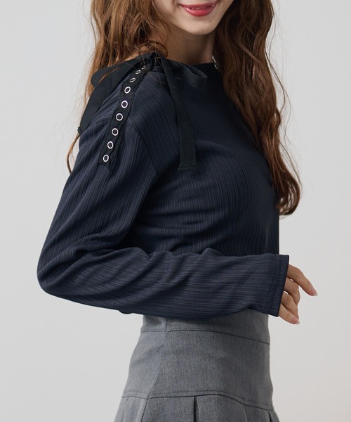 DAYRA(デイラ)の「配色 ハトメ 肩リボン リブ トップス(Tシャツ/カットソー・レディース・チャコールグレー/ブラック/グリーン・FREE/S)」の12枚目の写真