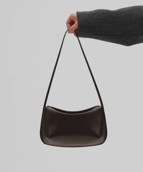 TODAYFUL(トゥデイフル)の「【TODAYFUL/トゥデイフル】Sleek Leather Bag/スリークレザーバッグ(ショルダーバッグ・レディース・ダークブラウン/ブラック・FREE)」の2枚目の写真
