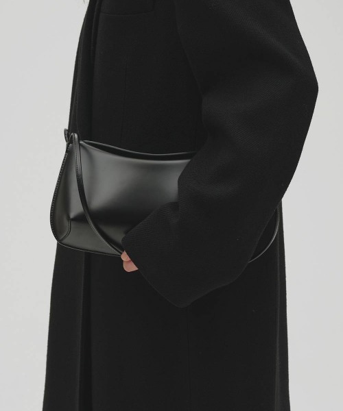 TODAYFUL(トゥデイフル)の「【TODAYFUL/トゥデイフル】Sleek Leather Bag/スリークレザーバッグ(ショルダーバッグ・レディース・ダークブラウン/ブラック・FREE)」の4枚目の写真