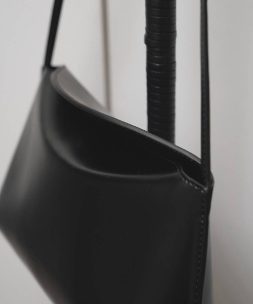 TODAYFUL(トゥデイフル)の「【TODAYFUL/トゥデイフル】Sleek Leather Bag/スリークレザーバッグ(ショルダーバッグ・レディース・ダークブラウン/ブラック・FREE)」の20枚目の写真