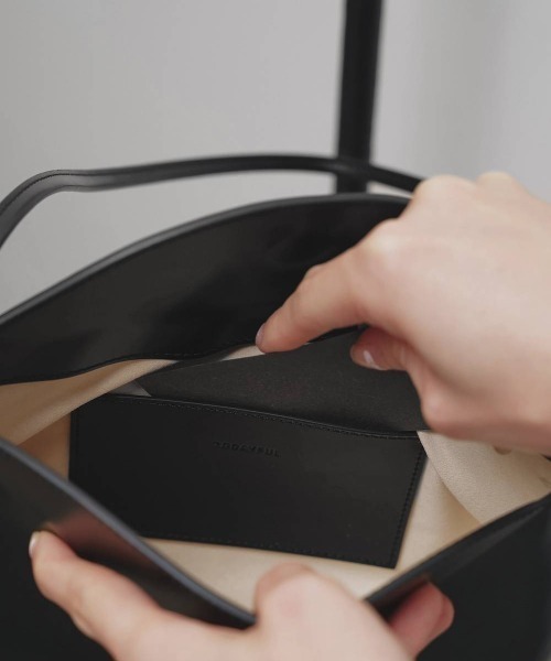 TODAYFUL(トゥデイフル)の「【TODAYFUL/トゥデイフル】Sleek Leather Bag/スリークレザーバッグ(ショルダーバッグ・レディース・ダークブラウン/ブラック・FREE)」の18枚目の写真