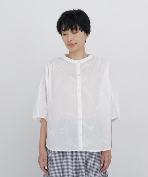 human woman（ヒューマンウーマン）の「◆インドボタニカル刺繍（シャツ/ブラウス・レディース・ネイビー/ホワイト・MEDIUM）」の6枚目の写真