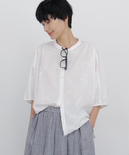 human woman（ヒューマンウーマン）の「◆インドボタニカル刺繍（シャツ/ブラウス・レディース・ネイビー/ホワイト・MEDIUM）」の2枚目の写真