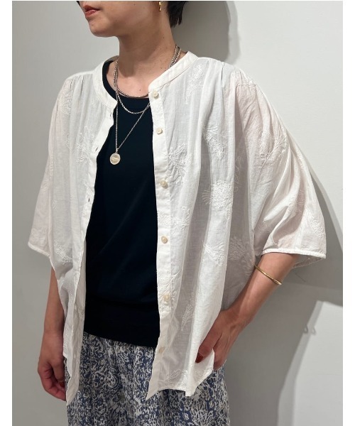 human woman（ヒューマンウーマン）の「◆インドボタニカル刺繍（シャツ/ブラウス・レディース・ネイビー/ホワイト・MEDIUM）」の19枚目の写真