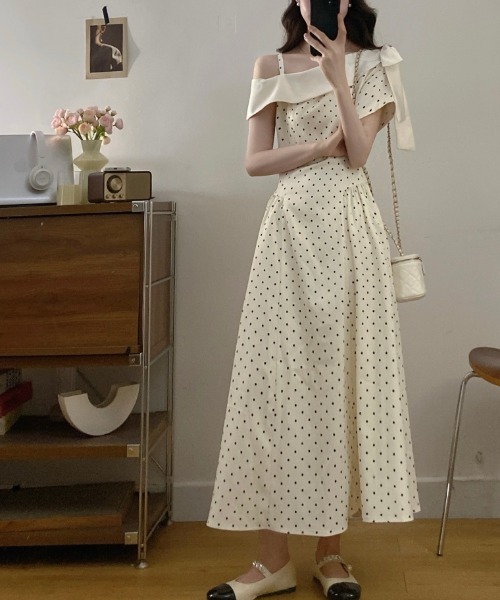 FAVORITO（ファヴォリート）の「オフショルダーワンピース（ワンピース・レディース・ベージュ/グレー/ブルー・L/M/XL）」の12枚目の写真