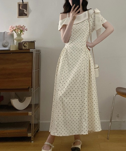 FAVORITO（ファヴォリート）の「オフショルダーワンピース（ワンピース・レディース・ベージュ/グレー/ブルー・L/M/XL）」の8枚目の写真