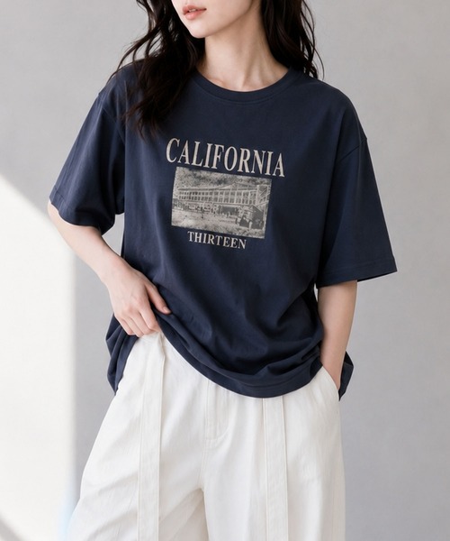 aimoha(アイモハ)の「ヴィンテージ風ロゴTシャツ(Tシャツ/カットソー・レディース・ネイビー/ホワイト・FREE)」の1枚目の写真