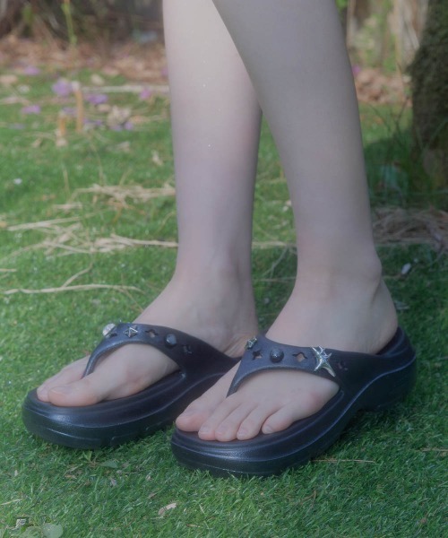 ROCKFISH WEATHERWEAR（ロックフィッシュウェザーウェア）の「[x clor] HAYDEN FLIPFLOP（サンダル・レディース・クリーム/ブラック系その他・25.0cm/24.0cm/23.0cm）」の3枚目の写真