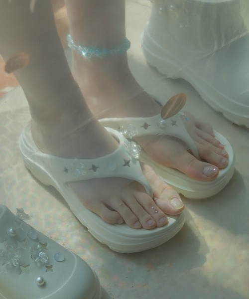 ROCKFISH WEATHERWEAR（ロックフィッシュウェザーウェア）の「[x clor] HAYDEN FLIPFLOP（サンダル・レディース・クリーム/ブラック系その他・25.0cm/24.0cm/23.0cm）」の19枚目の写真