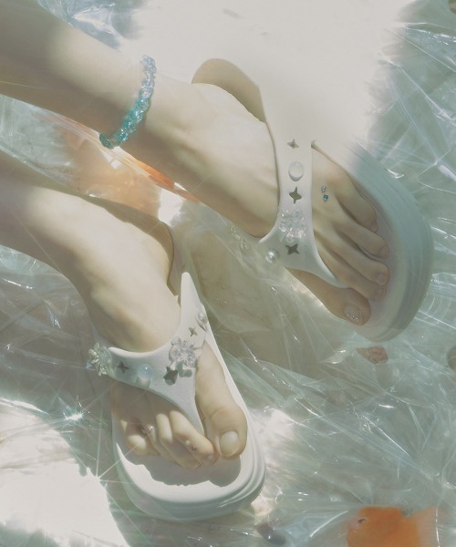 ROCKFISH WEATHERWEAR（ロックフィッシュウェザーウェア）の「[x clor] HAYDEN FLIPFLOP（サンダル・レディース・クリーム/ブラック系その他・25.0cm/24.0cm/23.0cm）」の20枚目の写真