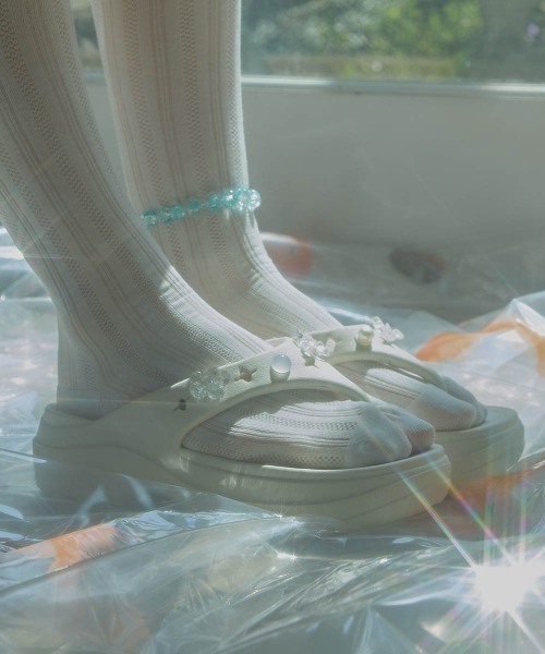 ROCKFISH WEATHERWEAR（ロックフィッシュウェザーウェア）の「[x clor] HAYDEN FLIPFLOP（サンダル・レディース・クリーム/ブラック系その他・25.0cm/24.0cm/23.0cm）」の22枚目の写真