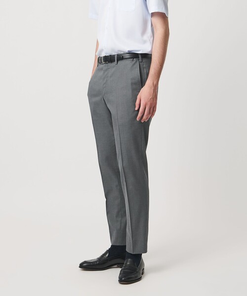 UNITED ARROWS(ユナイテッドアローズ)の「クールモーション ドビー サイドエクステンド ノープリーツスラックス COMFORT EASY‐MODEL 接触冷感 吸水速乾 ヨコストレッチ(スラックス・メンズ・ネイビー/ベージュ/ダークグレー・44/46/50/48)」の1枚目の写真