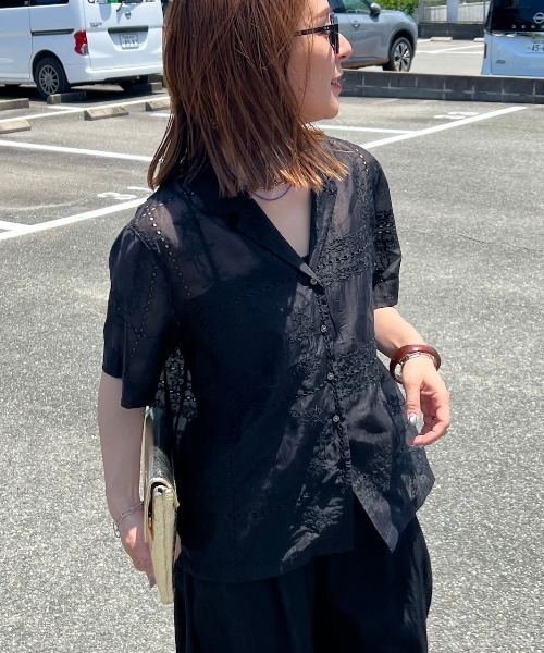 zena(ジェナ)の「パッチワーク風総刺繍半袖シャツジャケット(シャツ/ブラウス・レディース・ホワイト/ブラック・FREE)」の4枚目の写真