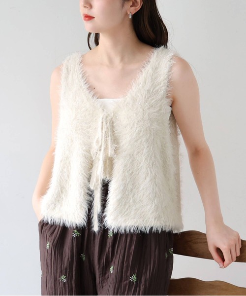 tiptop(ティップトップ)の「ラメフェザー前後2wayベスト(ベスト・レディース・アイボリー/チャコールグレー・FREE)」の2枚目の写真