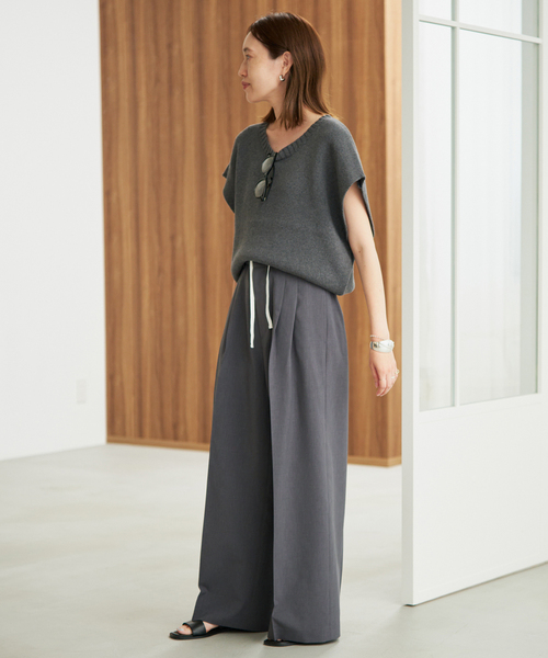 SLOBE IENA（スローブイエナ）の「《WEB限定/接触冷感/UVカット/吸水速乾/4サイズ展開/追加》ワイドスラックス（スラックス・レディース・グレー/ベージュ・36/40）」の4枚目の写真