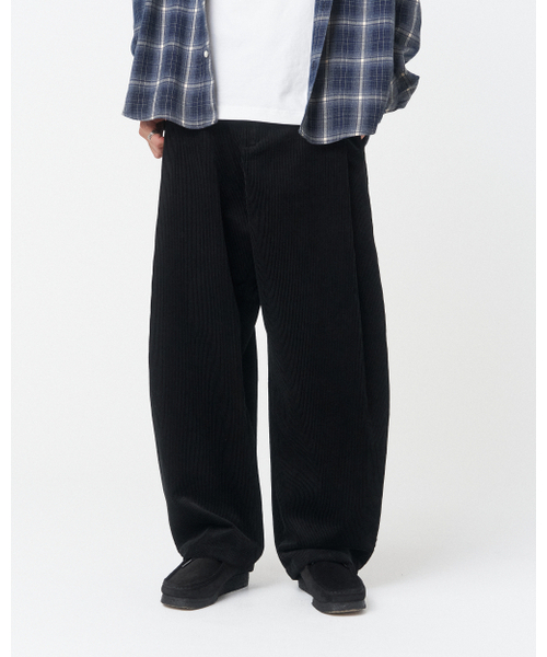 MISEKISEOUL MEN(ミセキソウルメンズ)の「Corduroy curved pants BLACK(その他パンツ・メンズ・その他・3/1/2)」の1枚目の写真