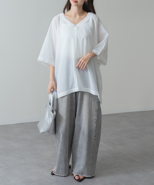 refinedworks(リファインドワークス)の「【refinedworks】エアリー な 抜け感 Vネック ポンチョ シアー チュニック(シャツ/ブラウス・レディース・ブラック/ホワイト・FREE)」の22枚目の写真