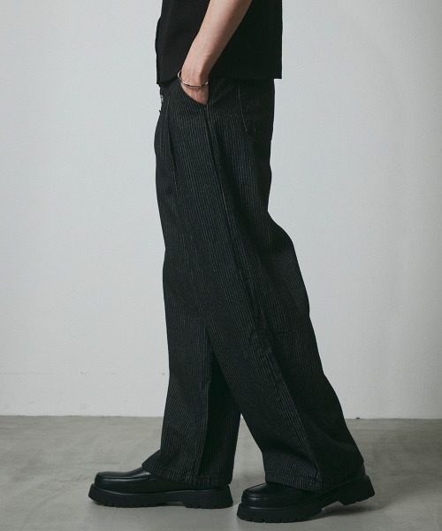DAZE(デイズ)の「ピンストライプ デニム ツータック ワイドバギーパンツ(デニムパンツ・メンズ・ブラック系・SMALL/MEDIUM/LARGE/X-LARGE)」の6枚目の写真