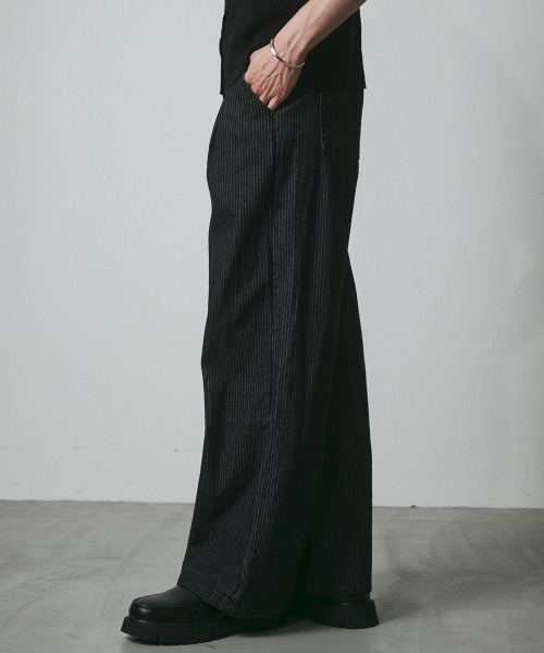 DAZE(デイズ)の「ピンストライプ デニム ツータック ワイドバギーパンツ(デニムパンツ・メンズ・ブラック系・SMALL/MEDIUM/LARGE/X-LARGE)」の9枚目の写真
