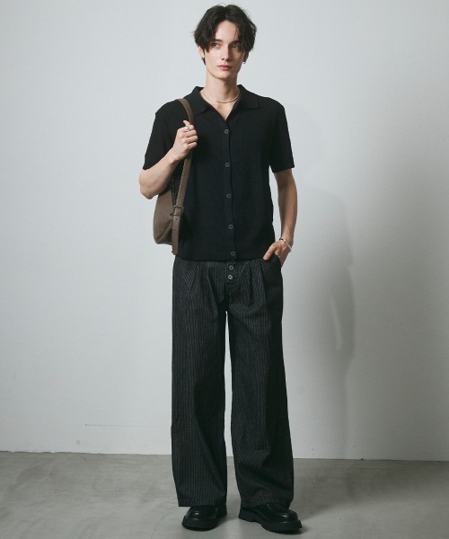 DAZE(デイズ)の「ピンストライプ デニム ツータック ワイドバギーパンツ(デニムパンツ・メンズ・ブラック系・SMALL/MEDIUM/LARGE/X-LARGE)」の4枚目の写真
