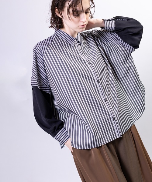 OSMOSIS（オズモーシス）の「切替ストライプブラウス（シャツ/ブラウス・レディース・ベージュ/ブルー/ブラック・ONE SIZE）」の2枚目の写真