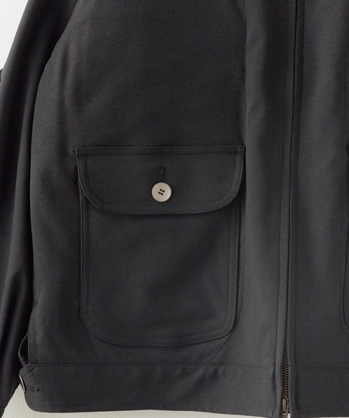 WHITE MOUNTAINEERING(ホワイトマウンテニアリング)の「White Mountaineering/ホワイトマウンテニアリング × Dickies /ディッキーズ WINDSTOPPER SHORT BLOUSON 防風 透湿 耐水 アウター ダブルジップ 襟付き シンプル ウール調 メンズ レディース 2026年 秋 秋服 冬 冬服(ブルゾン・メンズ・ブラック・1/2/3)」の5枚目の写真