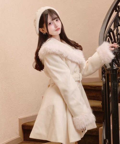 Pal elfy(パルエルフィー)の「ビジュー付きファーカラーコート(その他アウター・レディース・ピンク/ブラック/オフホワイト・フリー)」の16枚目の写真