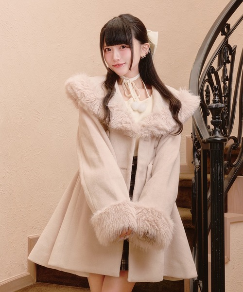 Pal elfy(パルエルフィー)の「ビジュー付きファーカラーコート(その他アウター・レディース・ピンク/ブラック/オフホワイト・フリー)」の20枚目の写真
