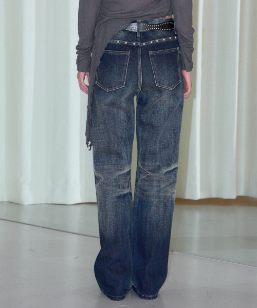 UNKNOWN PLANET(アンノウンプラネット)の「ヴィンテージブラシWASHローライズワイドデニムパンツ ブルー(デニムパンツ・レディース・その他・SMALL/MEDIUM/LARGE)」の4枚目の写真