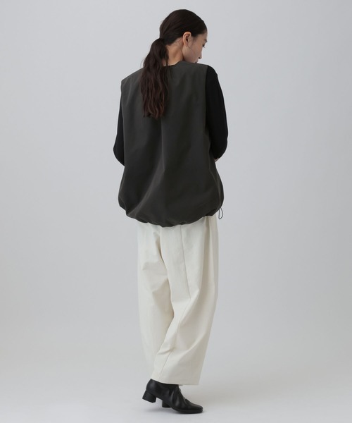 LEPSIM（レプシィム）の「ドロストバルーンベスト　1052019（ベスト・レディース・チャコールグレー/ライトグレー/ブラック・FREE）」の21枚目の写真