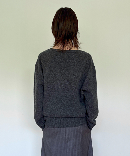 DIAGONAL(ダイアゴナル)の「V NECK BASIC KNIT (charcoal)(ニット/セーター・レディース・その他・FREE)」の3枚目の写真