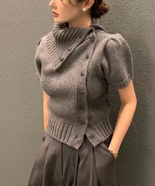 LUCPY（ラクピー）の「アシンメトリーカラー 半袖ニットカーディガン（カーディガン/ボレロ・レディース・アイボリー/グレー/ピンク/ブラック・FREE）」の3枚目の写真