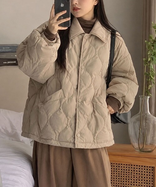 Flugge(フラッジー)の「襟付きボリュームキルティングアウター(その他アウター・レディース・ブラック/ベージュ・LARGE/MEDIUM)」の1枚目の写真