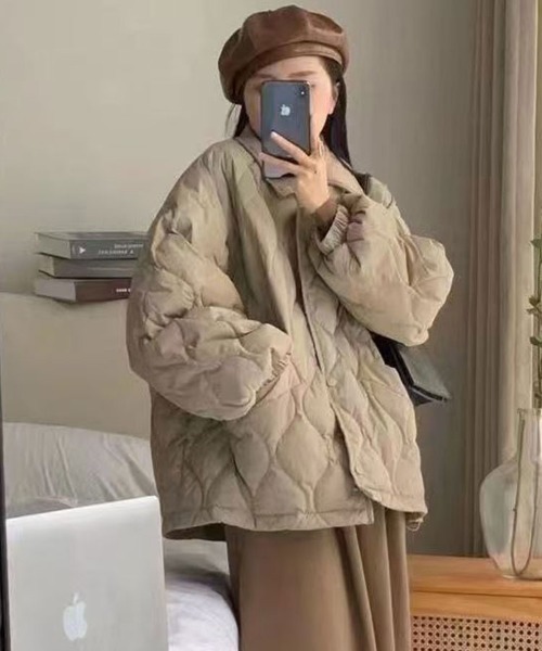 Flugge(フラッジー)の「襟付きボリュームキルティングアウター(その他アウター・レディース・ブラック/ベージュ・LARGE/MEDIUM)」の6枚目の写真