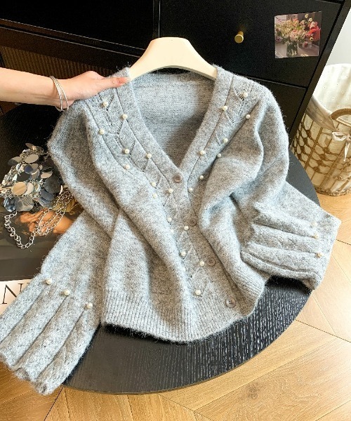 LUCPY（ラクピー）の「パールビジューケーブルニットカーディガン（カーディガン/ボレロ・レディース・ホワイト/アイボリー/ダークグレー/グレー・FREE）」の3枚目の写真