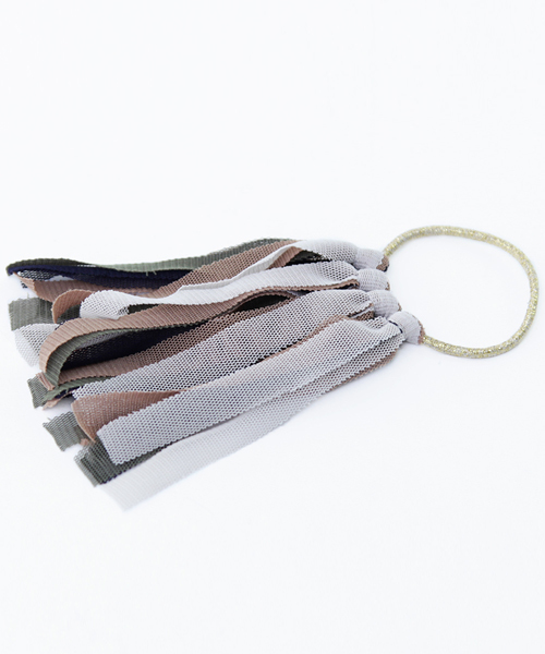 14+（イチヨンプラス）の「アクセサリーミックスカラーシフォンフリンジヘアゴム（ヘアゴム・レディース・カーキ/ブルー/グレー/ベージュ・FREE）」の3枚目の写真