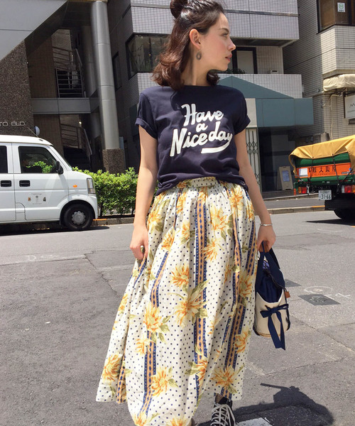 夏の大人カラフルコーデ 今旬な鮮やか色アイテム コーデ集 Zozotown